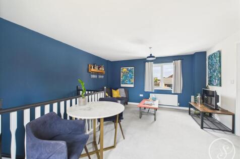 OPEN PLAN LOUNGE/KITCHEN