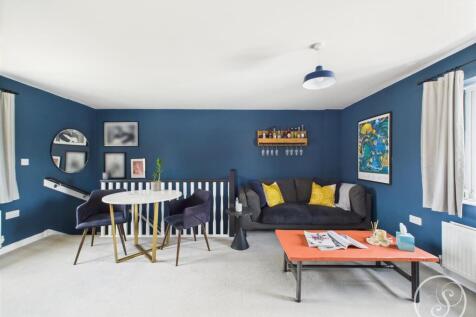 OPEN PLAN LOUNGE/KITCHEN