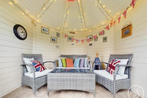 SUMMER HOUSE