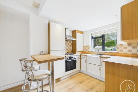 KITCHEN/LIVING SPACE