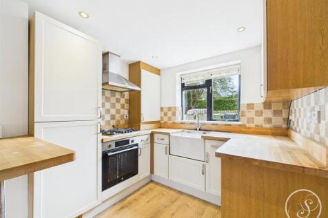 KITCHEN/LIVING SPACE
