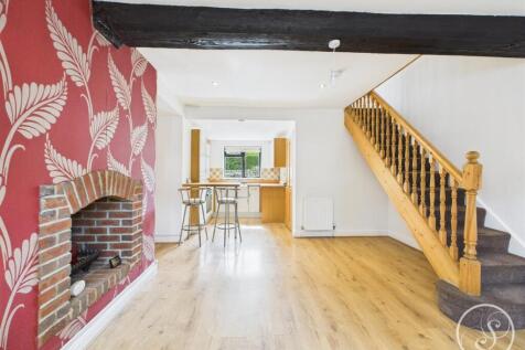 KITCHEN/LIVING SPACE
