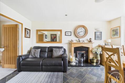 DINING/FAMILY ROOM
