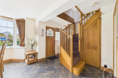 DINING/FAMILY ROOM