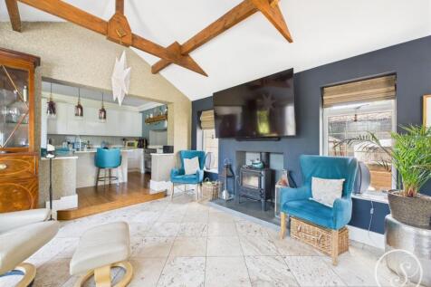 SECOND LOUNGE