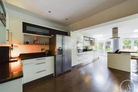 KITCHEN/DINER/FAMILY ROOM