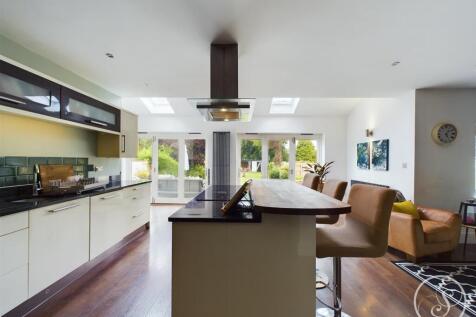 KITCHEN/DINER/FAMILY ROOM