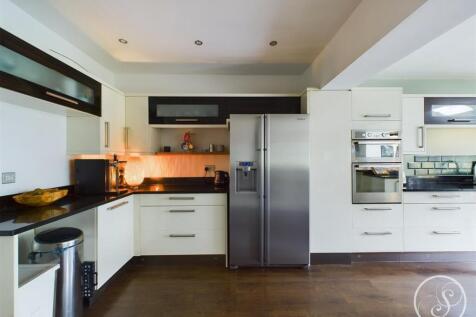 KITCHEN/DINER/FAMILY ROOM