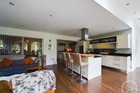 KITCHEN/DINER/FAMILY ROOM