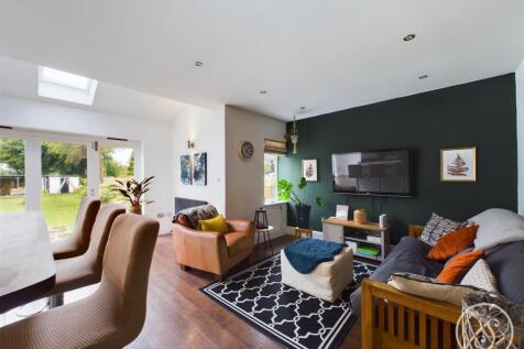 KITCHEN/DINER/FAMILY ROOM