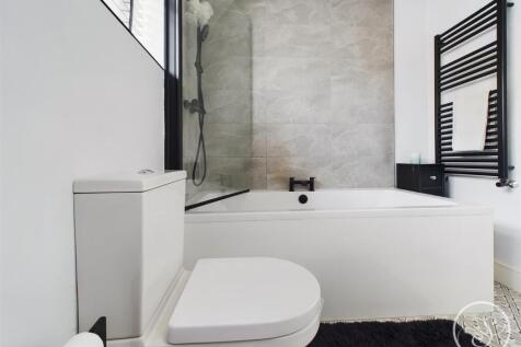 BATHROOM/WC