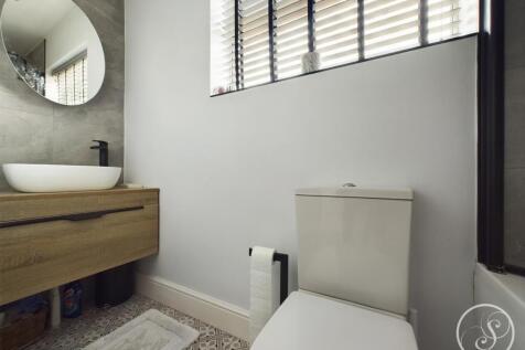 BATHROOM/WC