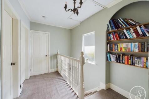 FIRST FLOOR LANDING