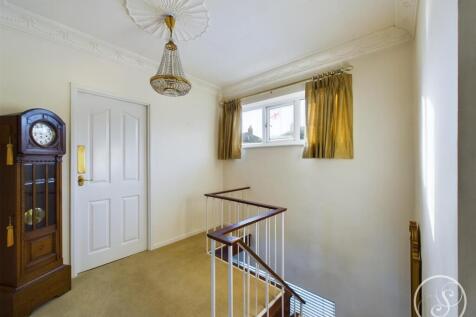 FIRST FLOOR LANDING