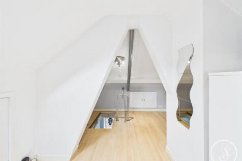 USEABLE LOFT SPACE