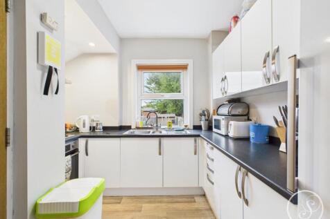 SHARED KITCHEN AREA