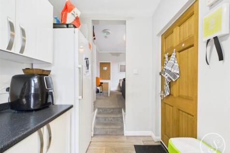 SHARED KITCHEN AREA