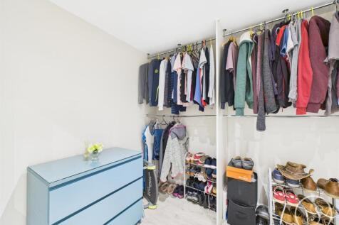 DRESSING ROOM