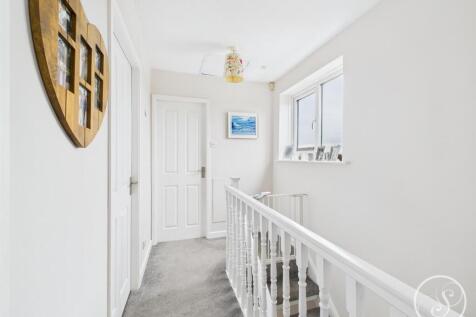 FIRST FLOOR LANDING