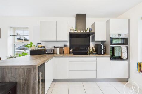 KITCHEN/DINER/SITTING AREA