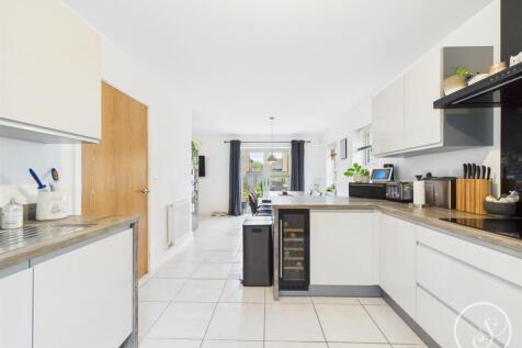 KITCHEN/DINER/SITTING AREA