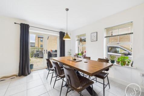 KITCHEN/DINER/SITTING AREA