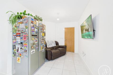 KITCHEN/DINER/SITTING AREA
