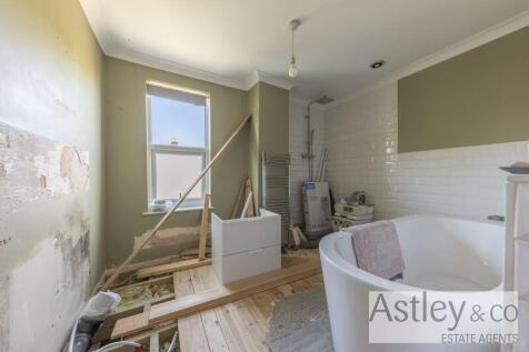 ensuite/bed3