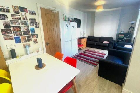 6 Bedroom Semi-Detached House (HMO)