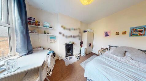 5 Bedroom semi-detached house - HMO