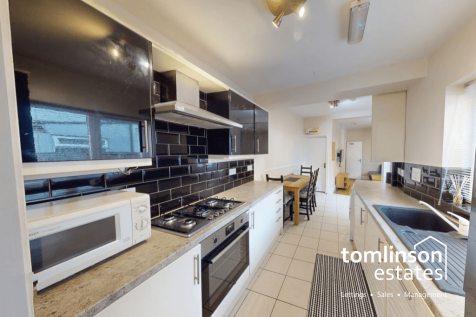 6 Bedroom Semi-Detached House - HMO