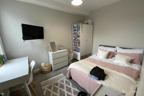 6 Bedroom end terrace house (HMO)