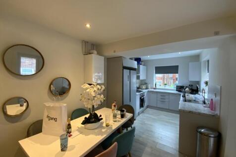 6 Bedroom end terrace house (HMO)