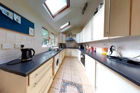 6 Bedroom semi-detached house - HMO