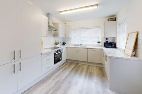 6 Bedroom semi-detached house