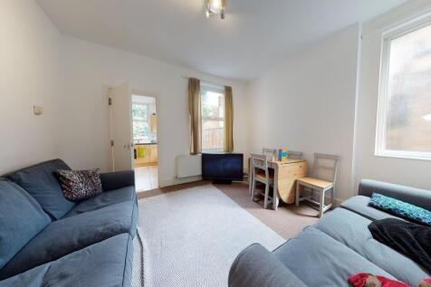 5 Bedroom end terrace house - HMO