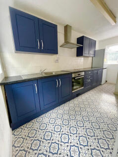 4 Bedroom semi-detached house - HMO