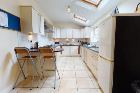 7 Bedroom End Terrace House - HMO