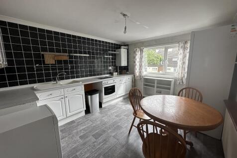 2 Bedroom end terrace house