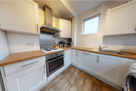 4 Bedroom semi-detached house - HMO