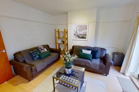 4 Bedroom semi-detached house