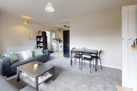 6 Bedroom semi-detached bungalow - HMO