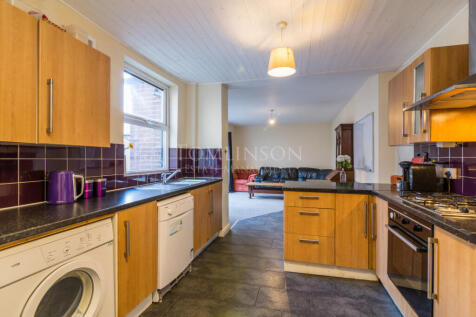 6 Bedroom semi-detached house - HMO