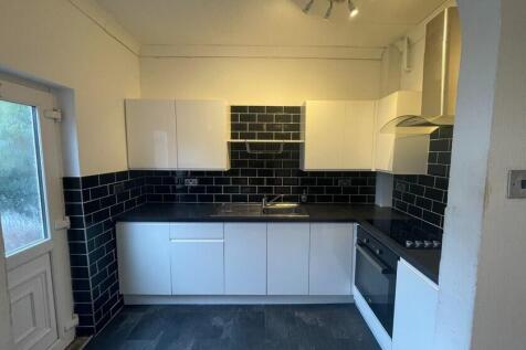 3 Bedroom semi-detached house - HMO