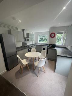 4 Bedroom end terraced house - HMO