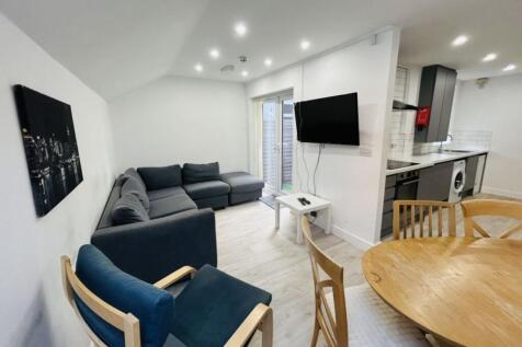 6 Bedroom Semi-Detached House (HMO)