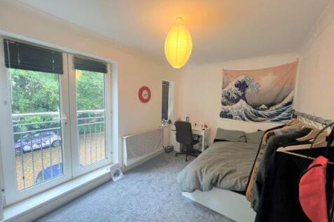 4 Bedroom town house - HMO