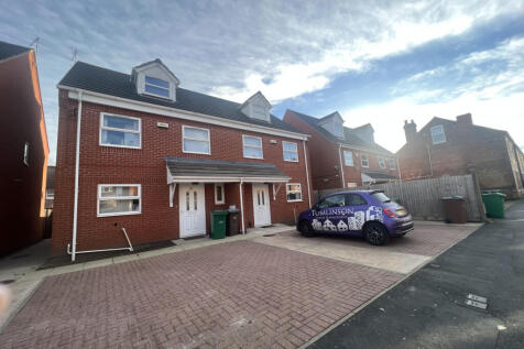 6 Bedroom semi-detached house - HMO