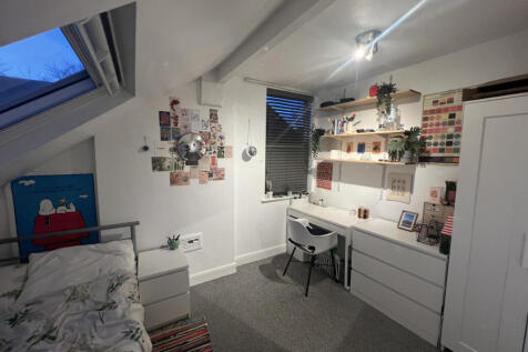 6 Bedroom semi-detached house - HMO