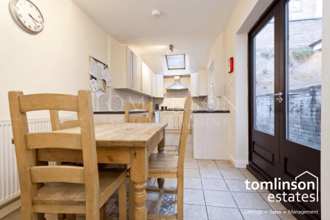 6 Bedroom Semi-Detached House - HMO